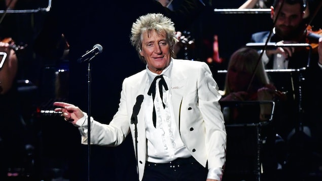 Rod Stewart plaide coupable de voie de fait sur un gardien de nuit