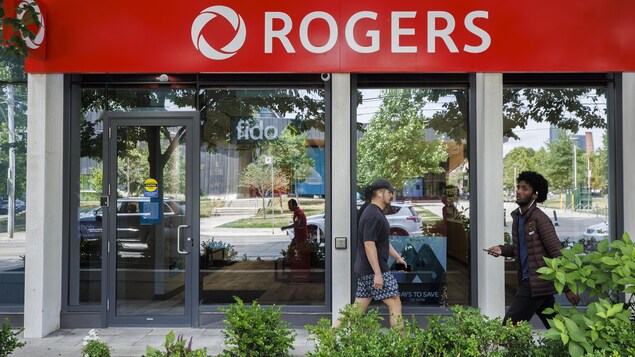 Des commerçants estriens touchés par la panne chez Rogers vendredi