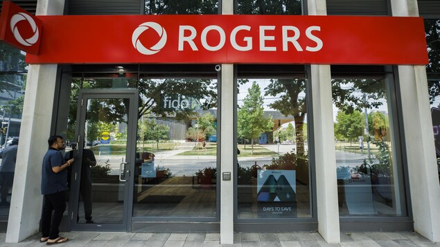Panne chez Rogers : les réseaux devraient être des « biens publics », croient des experts