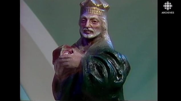 Figurine de crèche d'un des trois rois mages.