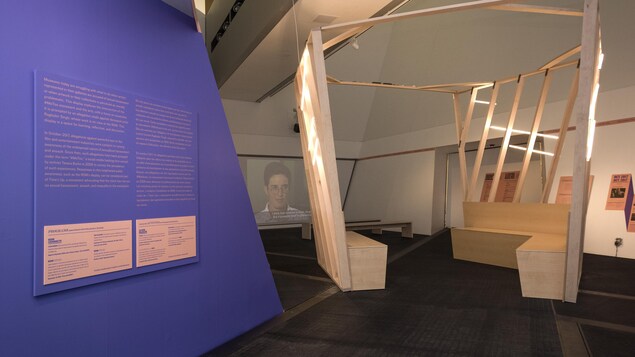 Une salle d'exposition dans un musée. Une salle d'exposition dans un musée.