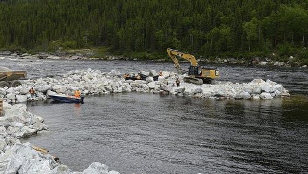 Construction d’un pont sur la rivière Romaine Construction d’un pont sur la rivière Romaine