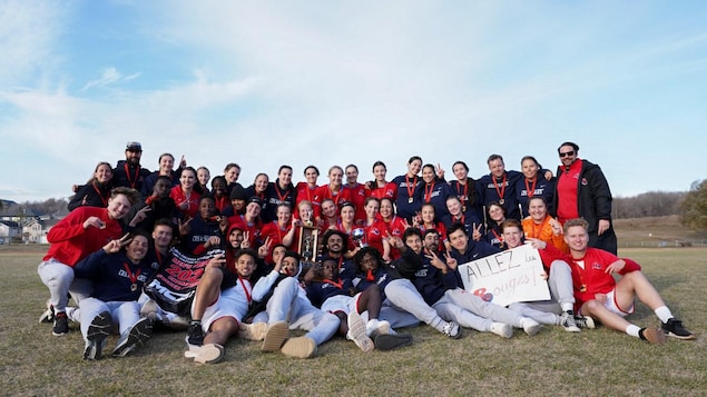 Soccer : les Rouges se hissent au sommet des championnats collégiaux