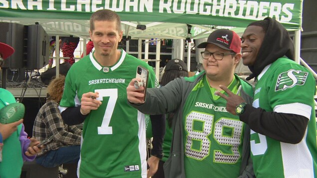 Les Roughriders de la Saskatchewan renouent avec leurs partisans à Regina