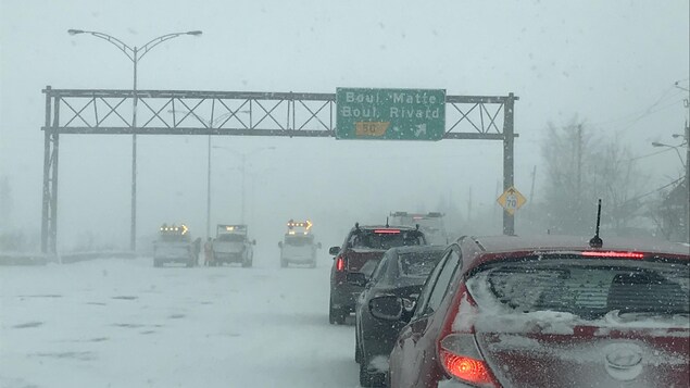 La neige complique les déplacements à Montréal et dans le sud du Québec