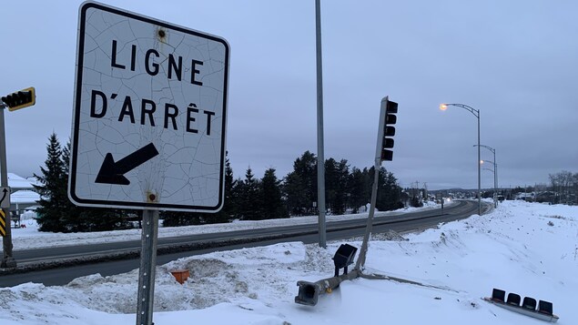 Un accident endommage un feu de circulation à Rouyn-Noranda