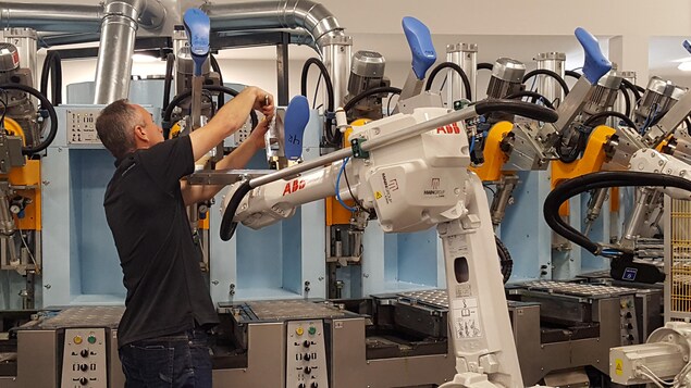 Un équipement à la fine pointe de la technologie à l'intérieur de l'usine Royer à Sherbrooke.