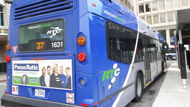 Un autobus hybride du Réseau de transport de la capitale