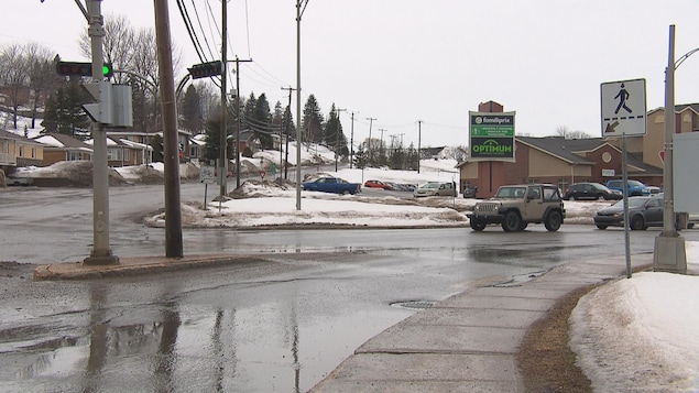 Des feux piétonniers seront ajoutés par Saguenay à Chicoutimi et La Baie