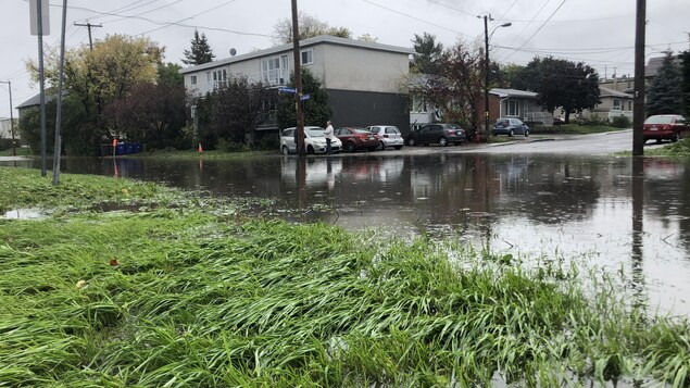 Des rues ont été inondées par la pluie à Gatineau