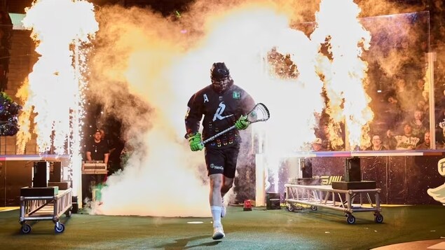 Des partisans enthousiastes au match de la Fierté du Rush de la Saskatchewan