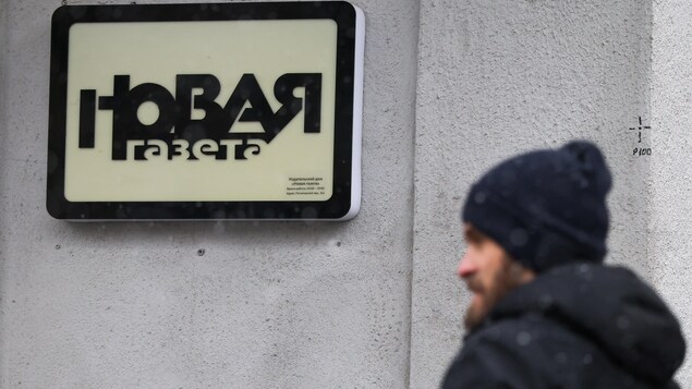 La Russie interdit une ONG et perquisitionne un journal indépendant