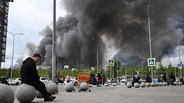 Une attaque de drones ukrainienne provoque l’incendie d’une raffinerie de pétrole russe