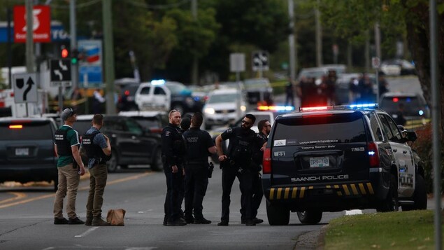 Deux policiers sont toujours à l’hôpital après la fusillade à Saanich