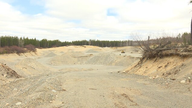 Une sablière est située directement sur l'esker Saint-Mathieu-Berry, en Abitibi-Témiscamingue. Une sablière est située directement sur l'esker Saint-Mathieu-Berry, en Abitibi-Témiscamingue.