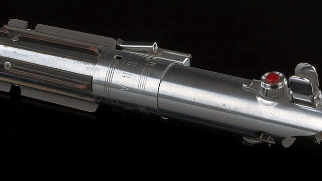 Le sabre laser utilisé par Luke Skywalker dans les deux premiers Star Wars Le sabre laser utilisé par Luke Skywalker dans les deux premiers Star Wars