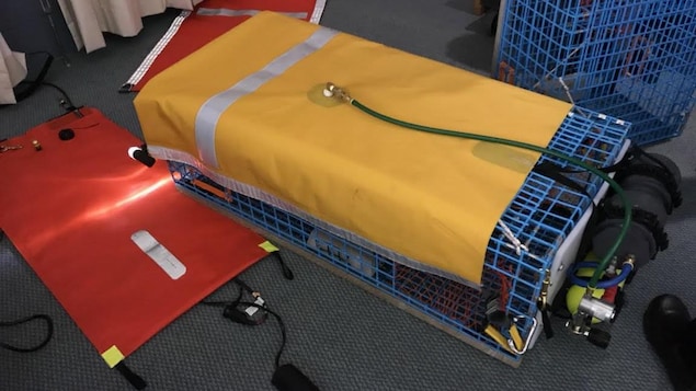 Les pêcheurs apprécient un système où c'est un sac gonflable comme celui dans la photo qui ferait remonter les bouées et les casiers à la surface. Les pêcheurs apprécient un système où c'est un sac gonflable comme celui dans la photo qui ferait remonter les bouées et les casiers à la surface.