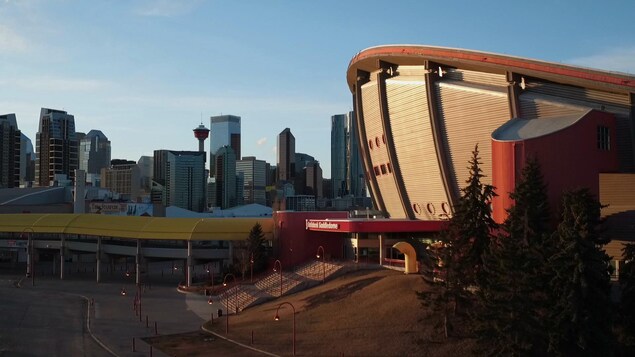 Le Saddledome et la ville Le Saddledome et la ville