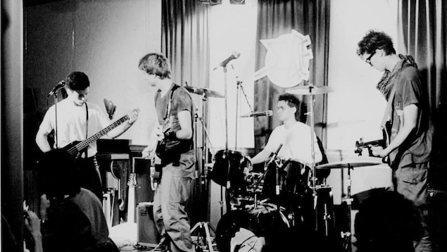 Sade, le premier groupe punk d'Abitibi, en concert au Cabaret de la dernière chance au début des années 80 Sade, le premier groupe punk d'Abitibi, en concert au Cabaret de la dernière chance au début des années 80