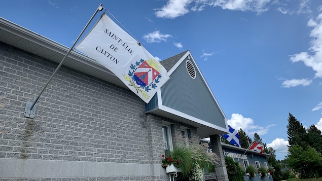 Un premier affrontement entre les candidates à la mairie de Saint-Élie-de-Caxton