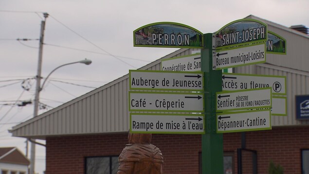 Au centre du village de Sainte-Félicité Au centre du village de Sainte-Félicité