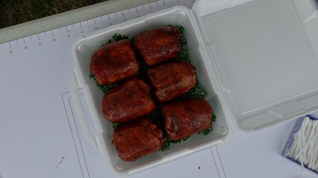 Des morceaux de poulet enrobés. Des morceaux de poulet enrobés.