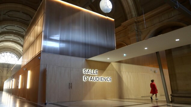 Une salle d'audience a été créée au centre de Paris pour accueillir le procès des attentats du 13 novembre 2015. 