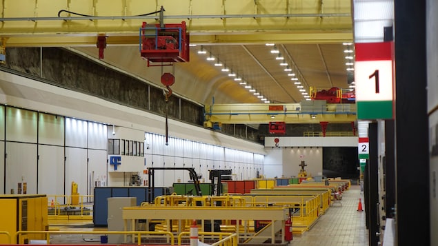 Dans la salle des machines de la centrale de Churchill Falls, les planchers et les panneaux, peints en jaune, rouge, bleu et vert, rappellent un cube de Rubik.