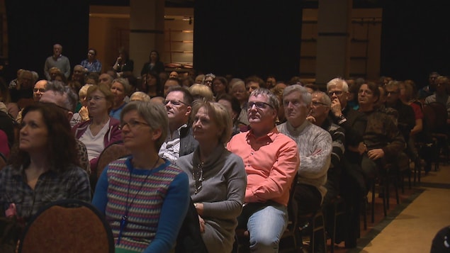 Des centaines de personnes ont assisté aux activités organisées par la Société Alzheimer de Québec samedi. Des centaines de personnes ont assisté aux activités organisées par la Société Alzheimer de Québec samedi.
