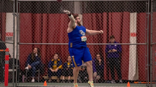 L’argent en lancer du poids pour Samuel Bourque au championnat U Sports en athlétisme