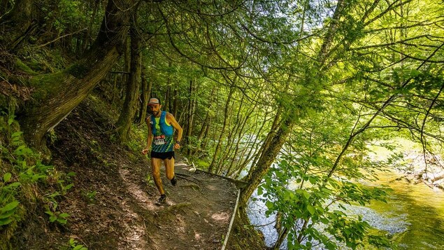 Sangé Sherpa remporte le Québec Mega Trail 100 miles en un temps record