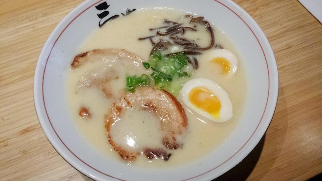 Un bol de soupe. meilleur ramen à Toronto Un bol de soupe. meilleur ramen à Toronto
