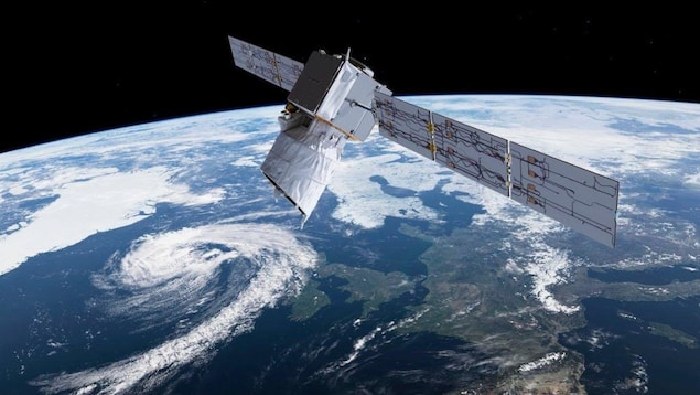 Un satellite en orbite, survolant l'Europe.