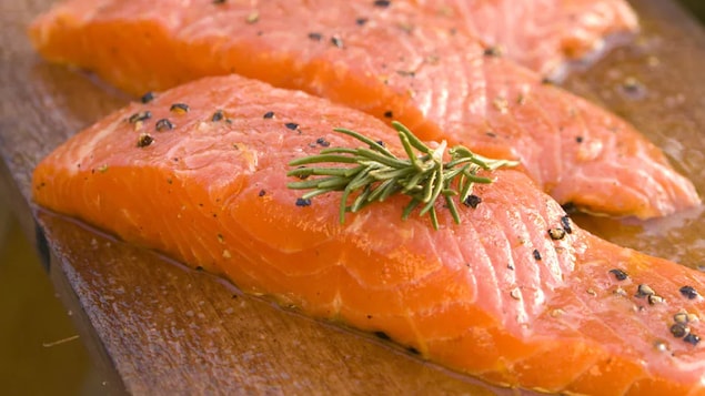 Du saumon génétiquement modifié dans votre assiette?