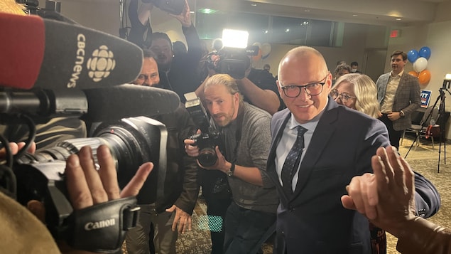 Scott Gillingham bat Glen Murray dans la course à la mairie de Winnipeg