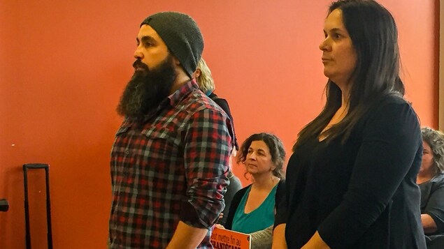 Sébastien Laberge et Claudelle Cyr, respectivement président et directrice du Regroupement des organismes communautaires de l'Estrie