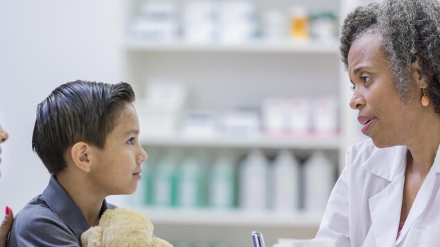 Miles de niños "sin papeles" tendrán finalmente acceso a servicios médicos en Quebec - Vimarsana News