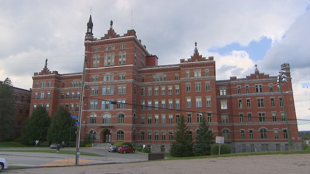 Les cours interrompus au Séminaire de Sherbrooke en raison d’une fuite d’eau