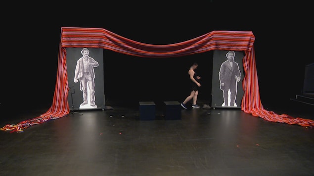 Décors du spectacle Les sept vies de Louis-Riel au Festival Fringe de Winnipeg.