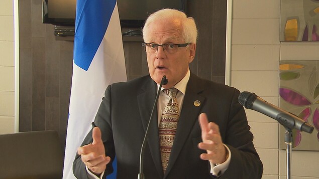 Serge Simard lors d'une allocution