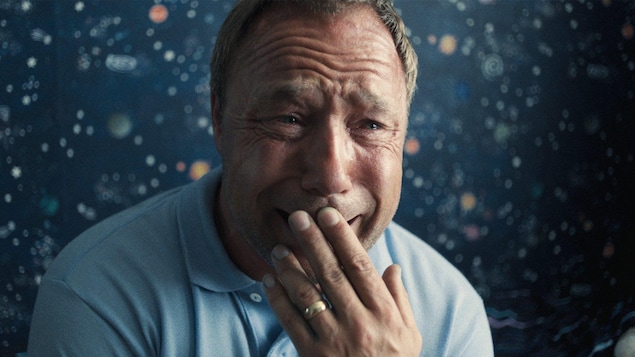 Le créateur de la série Adolescence invite les pères à écrire à leurs fils pour un livre