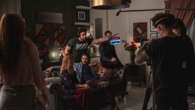 Le plateau d'un épisode d'une série dramatique verticale.