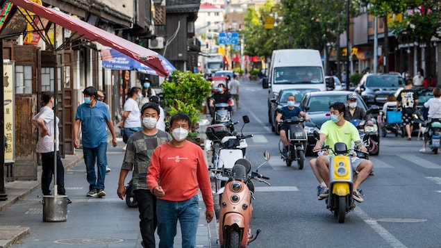 Shanghai va reconfiner 2,7 millions d’habitants à des fins de dépistage de la COVID