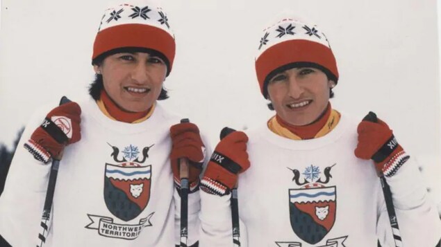 Les soeurs Sharon et Shirley Firth