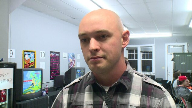 Shaun Byrne est le directeur des Saints Gaming, l'équipe de sport électronique du Collège St-Clair. Shaun Byrne est le directeur des Saints Gaming, l'équipe de sport électronique du Collège St-Clair.