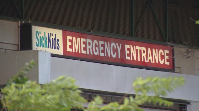 L'enseigne de l'entrée de l'urgence de SickKids, l'hôpital pour enfants de Toronto L'enseigne de l'entrée de l'urgence de SickKids, l'hôpital pour enfants de Toronto