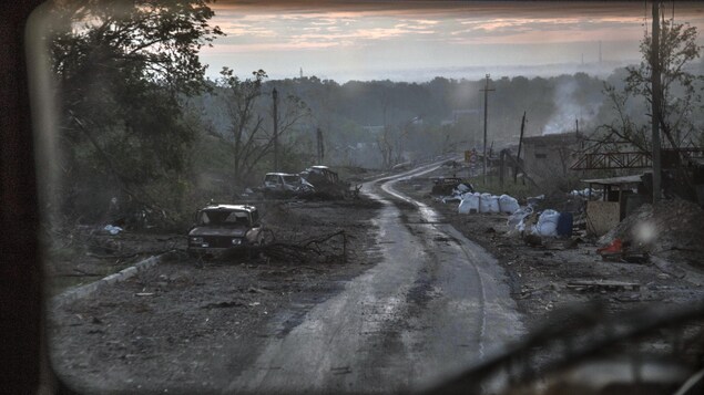 Nouveau pont détruit à Sievierodonetsk, les Ukrainiens démentent un encerclement