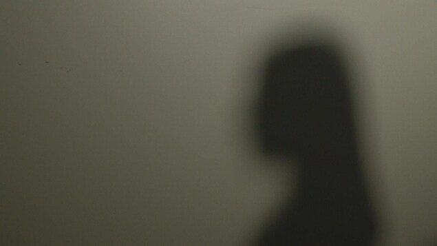 L'ombre d'une silhouette sur un mur.