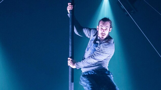 L’homme de cirque Simon Durocher-Gosselin est l’artiste de l’année en Estrie