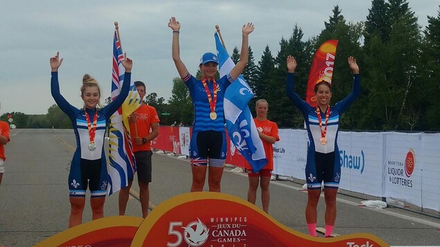 Simone Boilard, à gauche sur le podium lors des Jeux du Canada 2017 à Winnipeg Simone Boilard, à gauche sur le podium lors des Jeux du Canada 2017 à Winnipeg